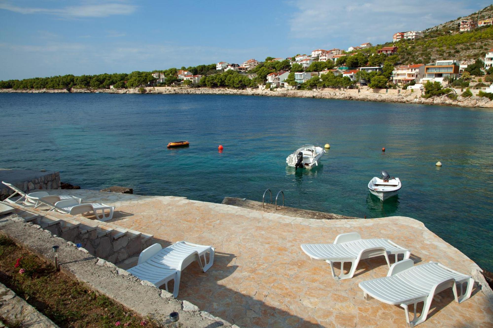 Apartments By The Sea Bilo, Primosten - 14601 Kültér fotó